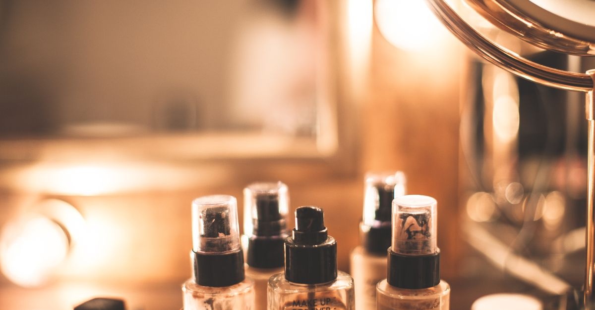 Frischer Ansatz in Sekunden: Puder oder Spray – was passt besser zu deinem Haar?