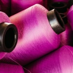 Nachhaltig stylen: Wie recyceltes Polyester wirklich sinnvoll zum Einsatz kommt