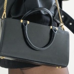 Stilvoll unterwegs: So kombinierst du eine große Handtasche elegant zu jedem Outfit